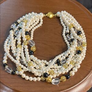 Vintage Elegant Pearl and Gold Tone Beaded Necklace!